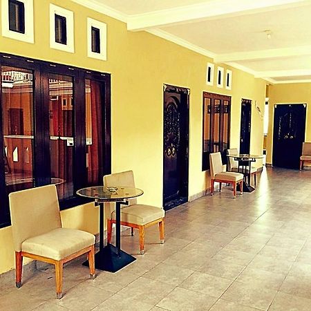 Hotel Sentral Pabean Buleleng Eksteriør bilde