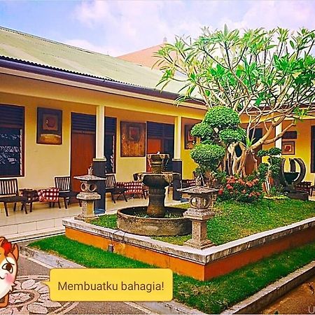 Hotel Sentral Pabean Buleleng Eksteriør bilde