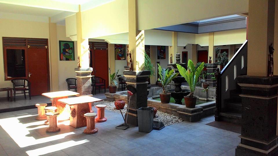 Hotel Sentral Pabean Buleleng Eksteriør bilde