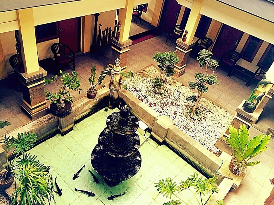 Hotel Sentral Pabean Buleleng Eksteriør bilde