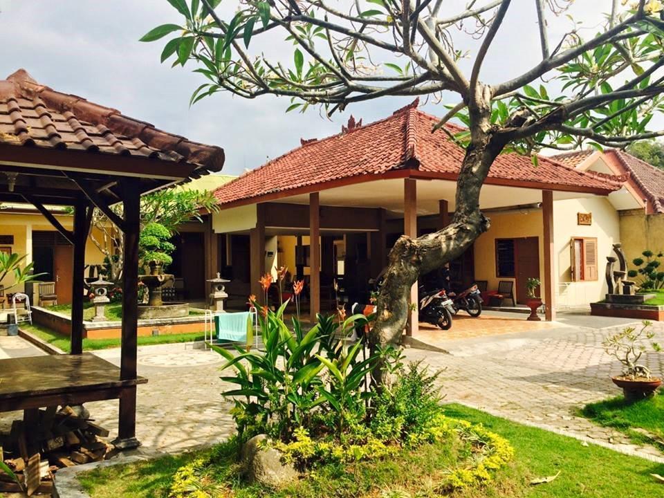 Hotel Sentral Pabean Buleleng Eksteriør bilde